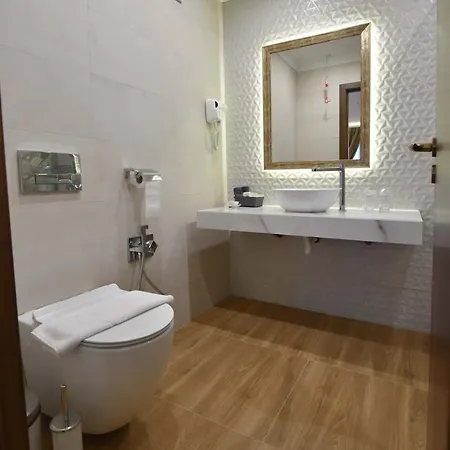 Sahara Hotel *